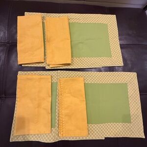 PLACEMENT AND NAPKIN SETS, 4